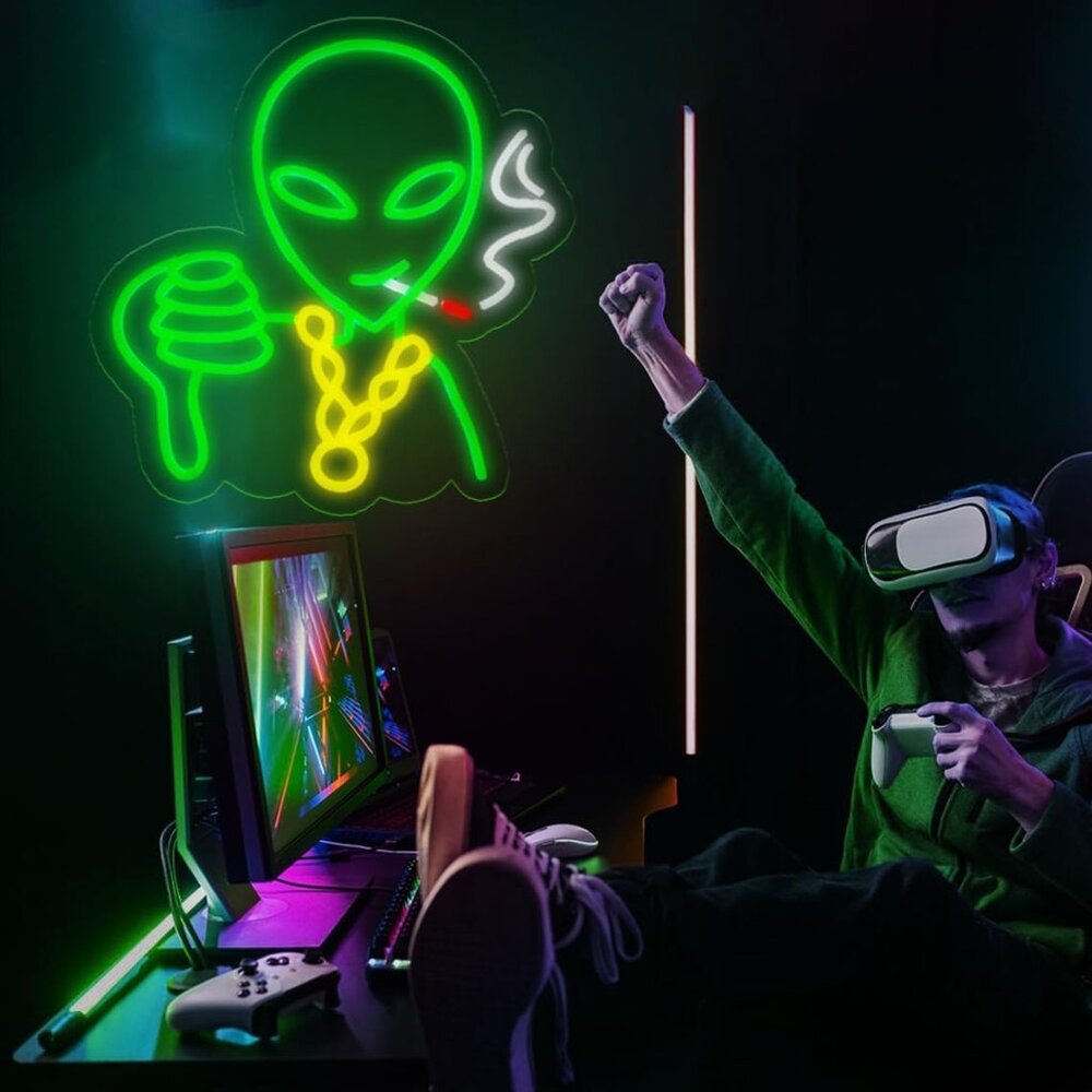 Alien Neon Sign - Picture 4 of 5